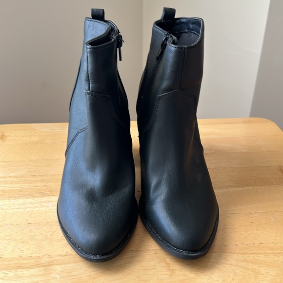 Boots - Picture 2 of 5